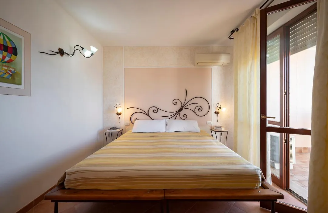 Lola Piccolo Hotel-1